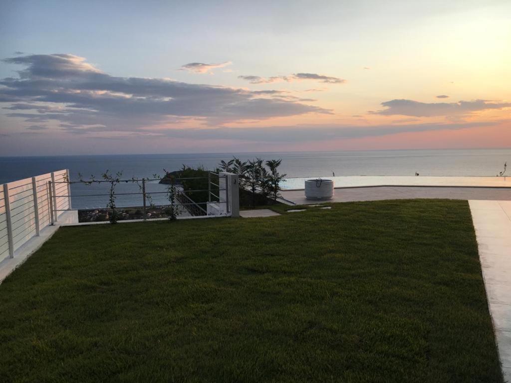 Luxury Villa Blue&Blanc Piscina A Sfioro Isola ديامنتي المظهر الخارجي الصورة